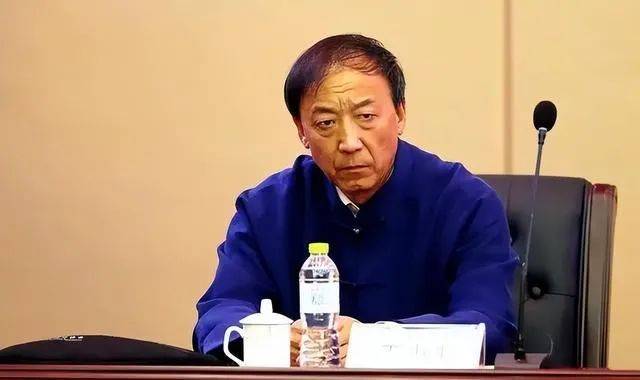 自辩无罪，被控受贿645 万的足协 “罚单狂人”是不是“窦娥”？