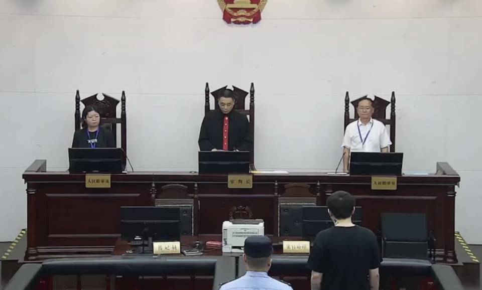 20岁男生被父母送出国，沾染5种毒品！徐汇法院：本案近半涉毒人员有留学背景